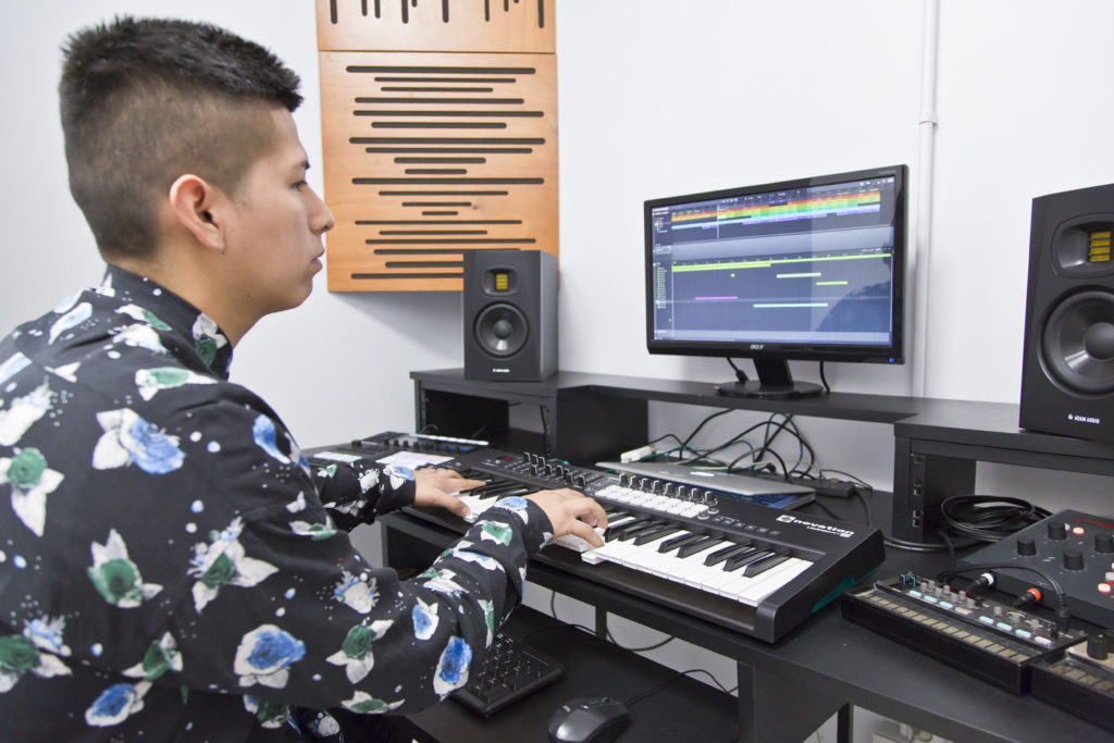 alumno_produciendo_DJP