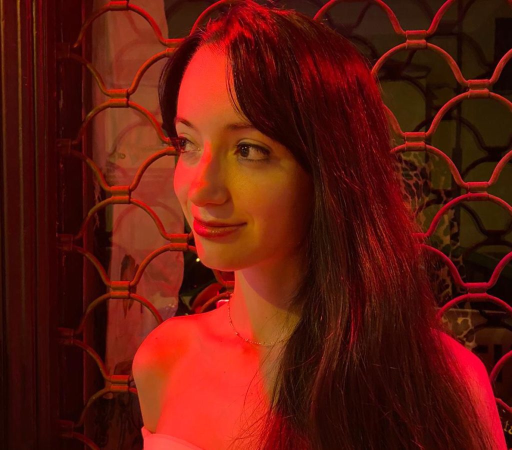 @lamarinadebahia – Premio a la mejor alumna del Máster en Producción Musical 2019 -2020.